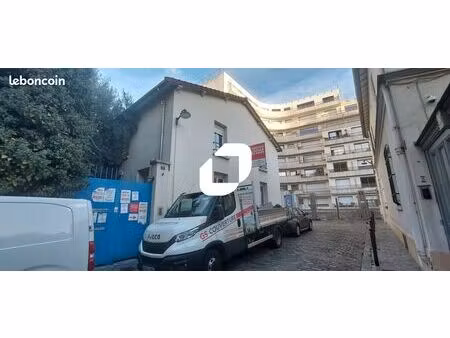 bureau 692 m²