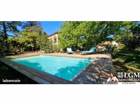maison 8 pièces 205 m²