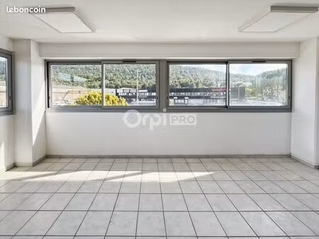 bureau 25 m²