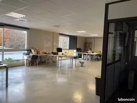 location bureaux de 380 m² za l'agavon