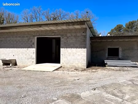 entrepôt 152 m² saint cannat