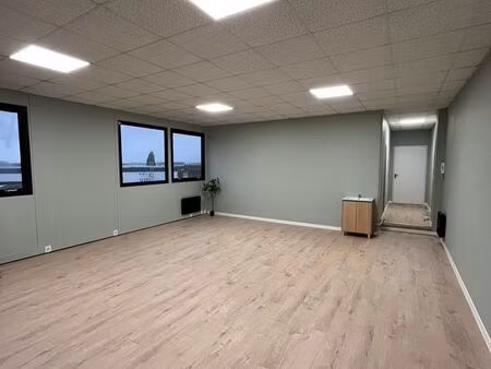 bureau local commercial