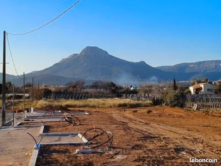 terrain 750 m² la crau
