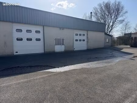 local type hangar avec bureau