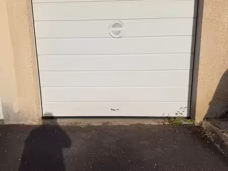 boxe 18 m2 avec mezzanine de 5 m2
