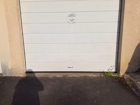 boxe 22 m2 avec mezzanine de 5 m2