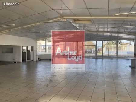 local commercial 340 m² sens