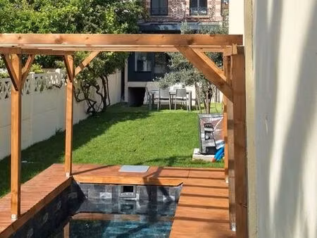 maison avec piscine et stationnements  très lumineuse  dpe c