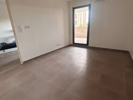 location très beau t2 +parking