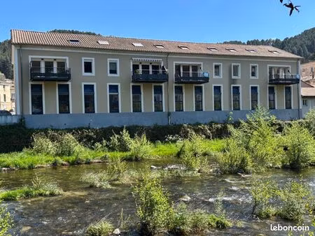 appartement duplex de caractère avec terrasse vue rivière – vals-les-bains