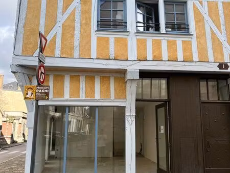 local commercial 57 m² – cœur du bouchon de troyes