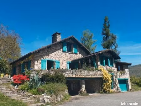 maison de charme en pierre avec vue panoramique
