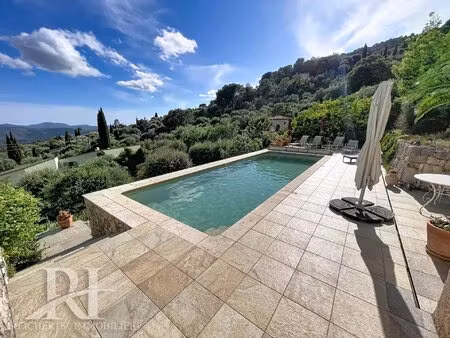 mas en pierre à spéracèdes vue mer et collines / piscine