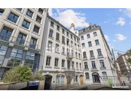 local hôtel 191 m²