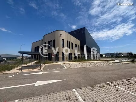 local d'activité 5 402 m²