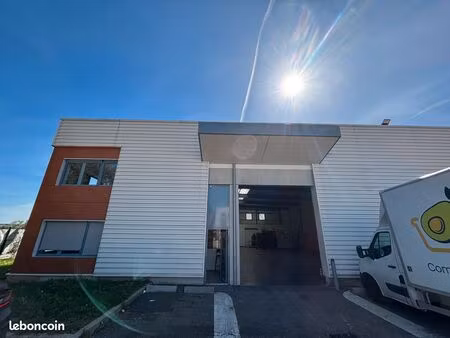 à louer – local d'activités fonctionnel aux portes de lyon – saint-priest