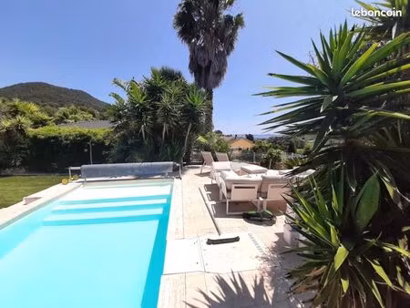villa 5 pièces 130 m²