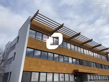 bureau 305 m²