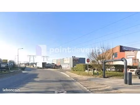 local commercial 1 640 m²