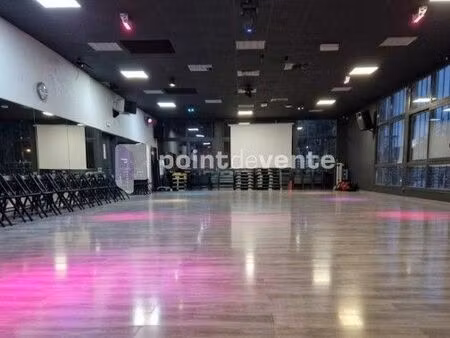 local commercial 1 876 m²
