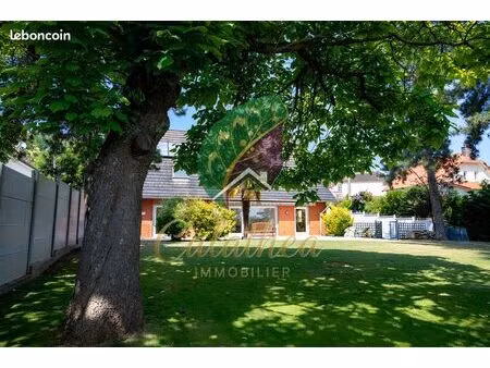 maison familiale t9 - 207 m² - andilly (95)