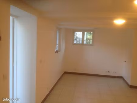 joli appartement 23m2 refait à neuf à orly ville