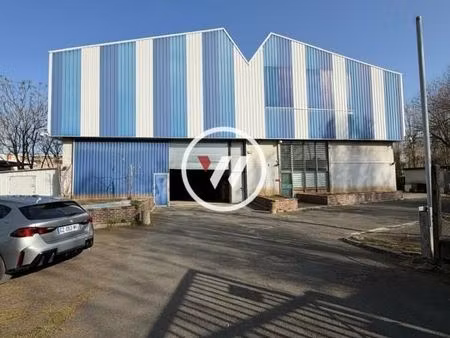 local d'activité 2 228 m²