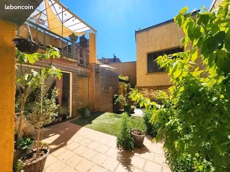 maison 9 pièces 210 m²