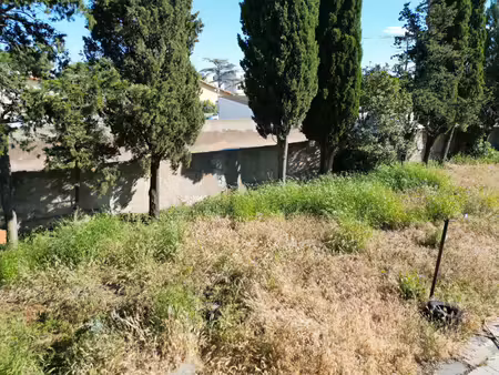 à vendre sur la commune de frontignan  terrain constructible d'une superficie de 321 m²