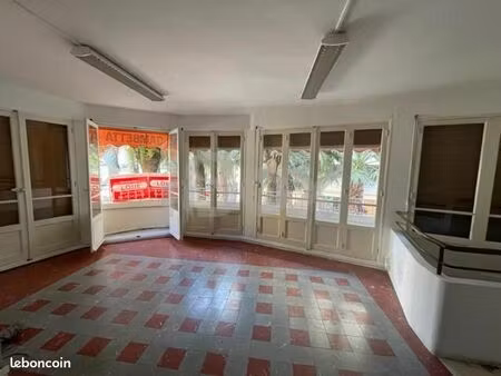 commerce 83 m²