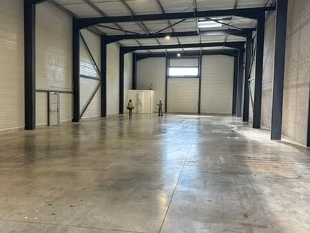 entrepôt 855 m² signes