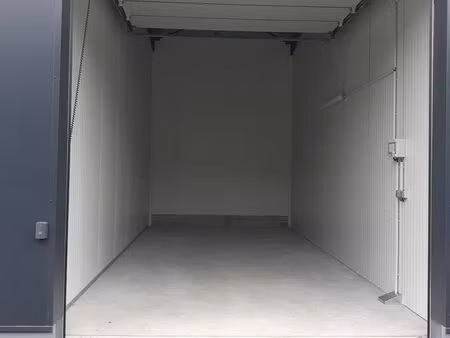 grand box de stockage 30 m2