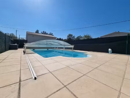 villa 7 pièces avec piscine et double garage