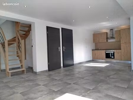vends t4 en duplex entièrement rénové