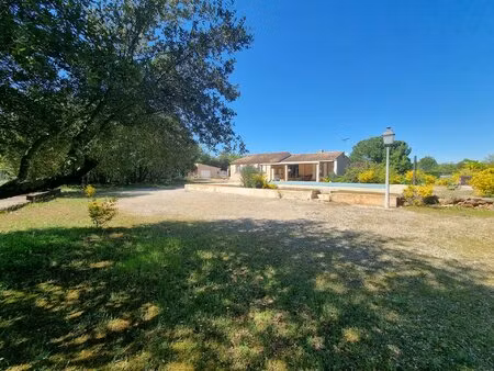 a régusse villa t6 de 135m2 avec piscine et garage sur 2430m2 de terrain