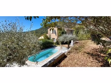 imposante villa familiale proche du village