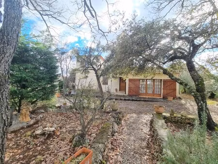 a régusse  en exclusivité  villa authentique de 124m2 sur 835m2