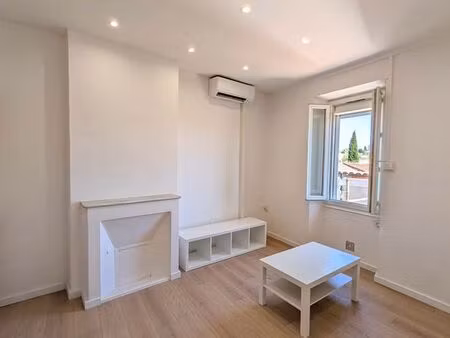 beau et lumineux t2 (situé au 2eme étage)