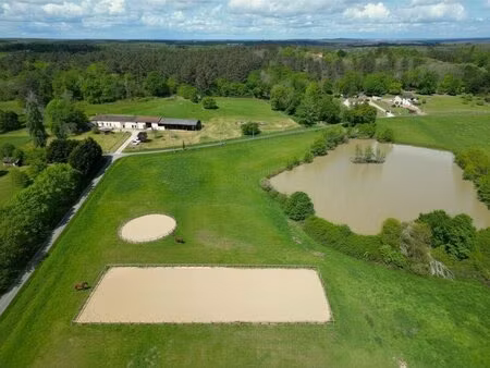 propriété équestre - 27 hectares - maison plein pied 150m2 - ecurie de 6 boxes