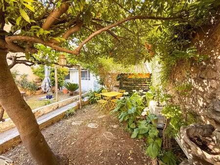 maison de ville où la campagne habite à la ville