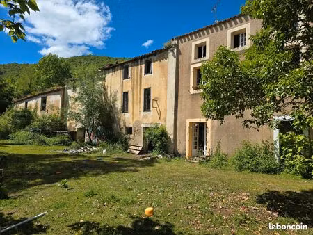 très grande propriété avec camping dans l'aude