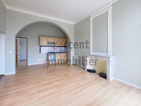 a vendre t3 au centre ville de cavaillon sans travaux avec une terrasse de 10m²