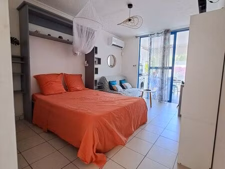 à vendre – studio meublé idéalement situé au diamant  à seulement 1 minute à pied de la pl