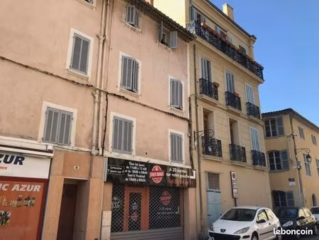 commerce 32 m²