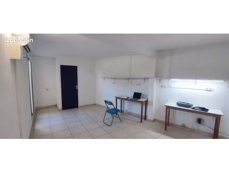 local à louer au centre ville du moule  guadeloupe 450