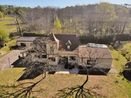 a 10 minutes de sarlat  jolie maison contemporaine avec piscine et terrain constructible