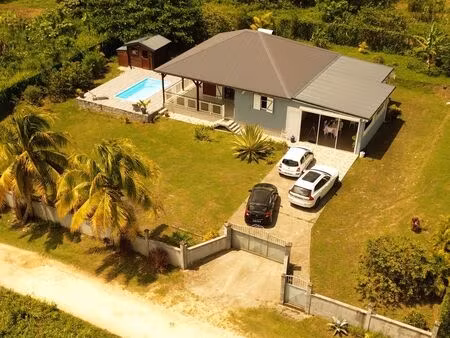 a louer - villa f4 meublée avec piscine morne-à-l’eau
