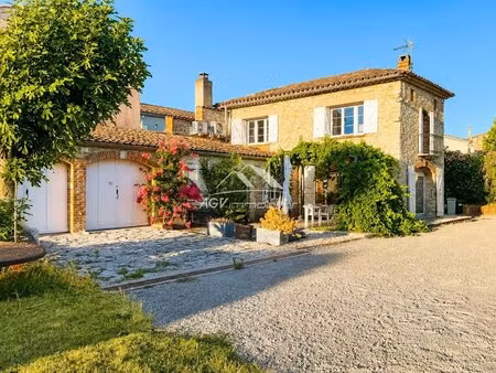 demeure en pierres de 220 m² – 6 chambres – terrain de 1 722 m² – piscine chauffée