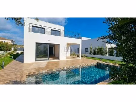 saint-aygulf  villa neuve contemporaine avec aperçu mer