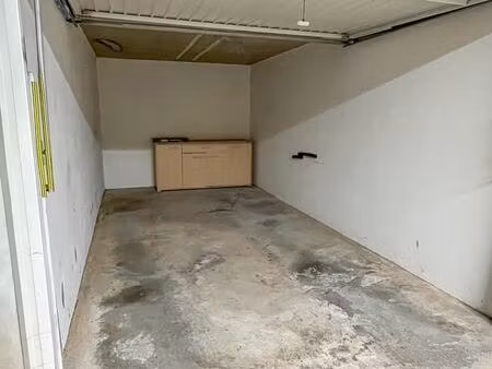 parking/box 13 m² hyères